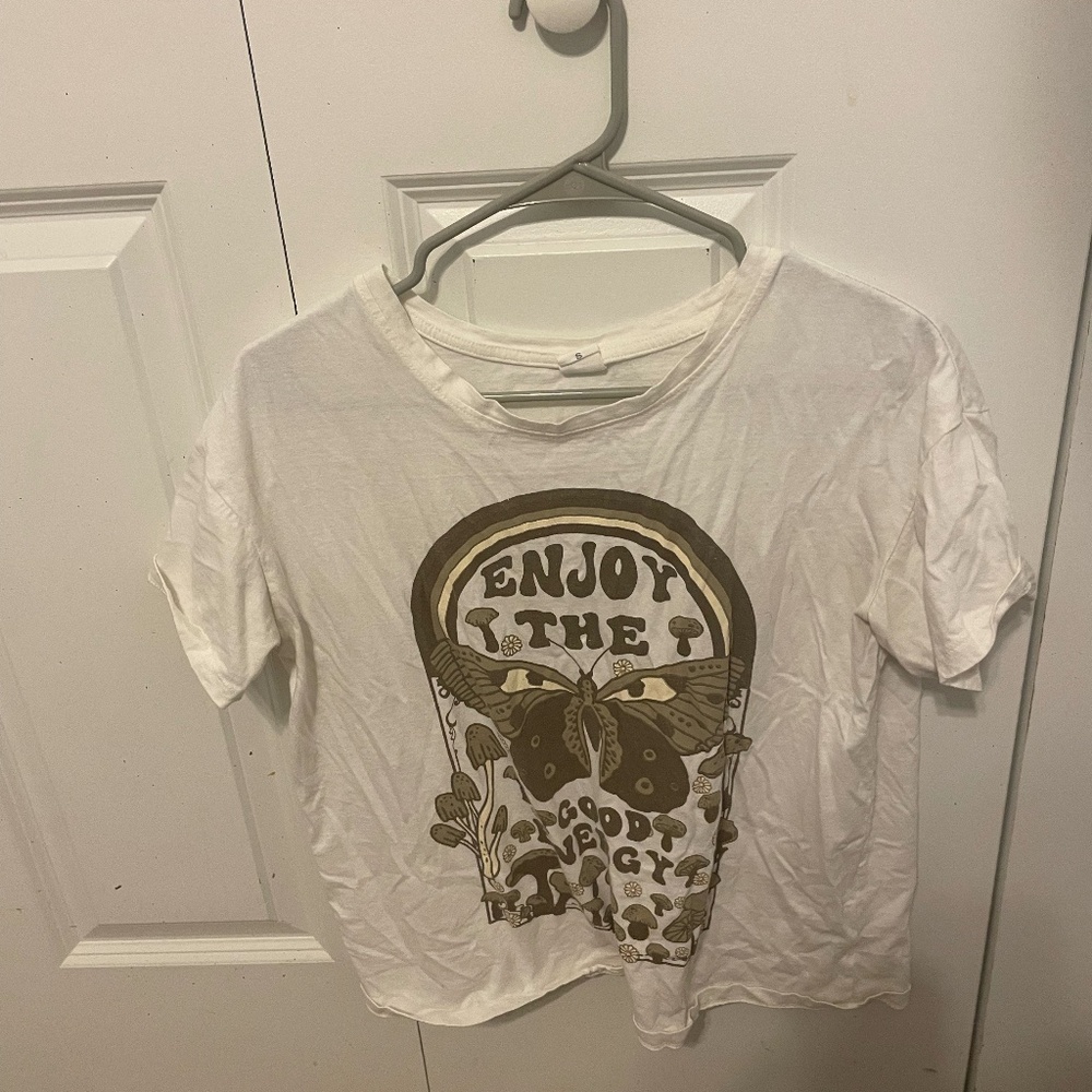 ʼEnjoy The Good Energyʼ shirt